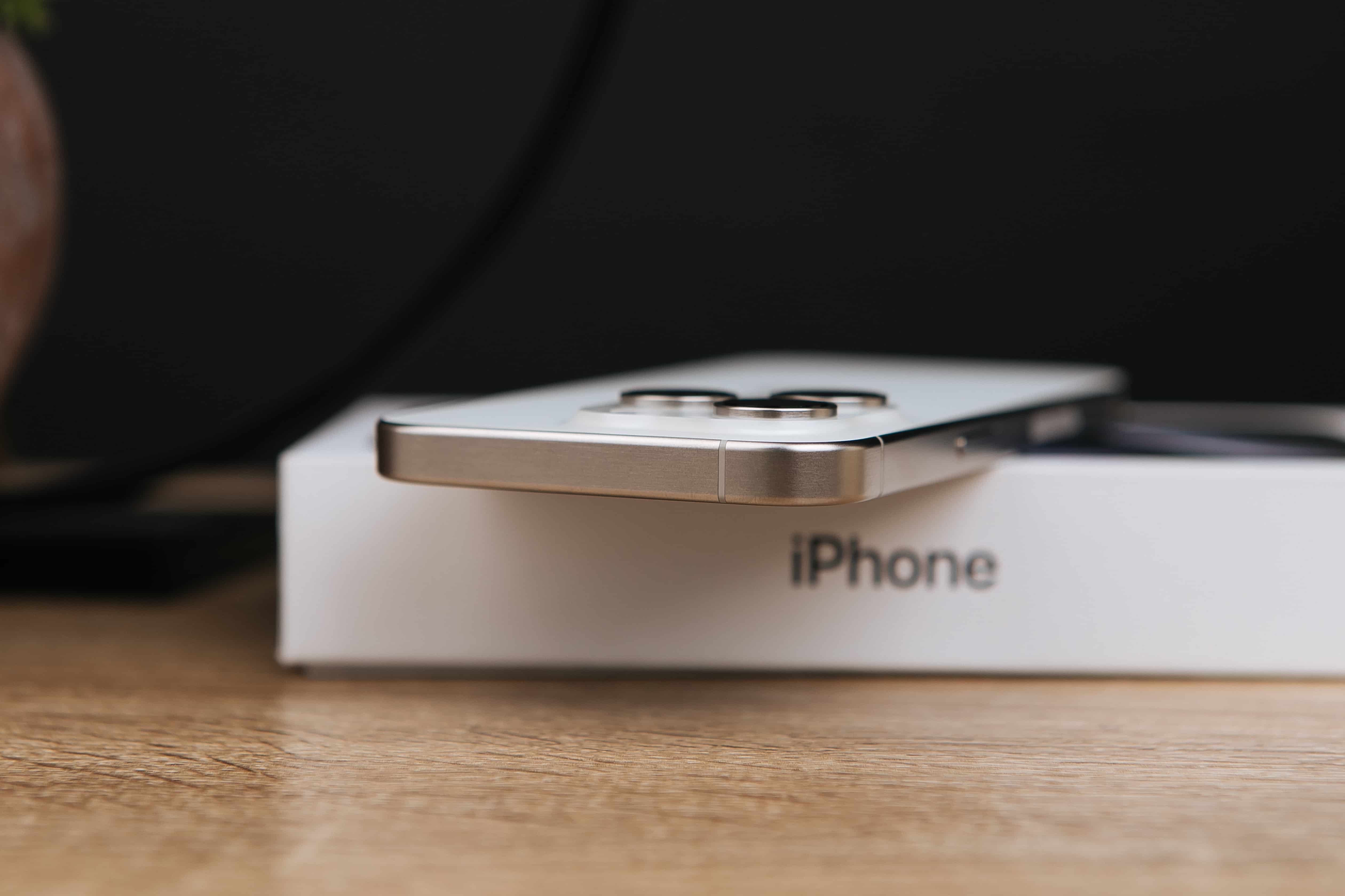 Apple iPhone 15 Pro 256GB eSIM White Titanium (MTQT3) б/у